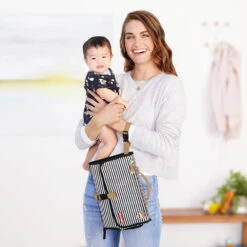 SkipHop Pronto Changing Station | Stripes -Productos Para Bebes Tienda 202216 3