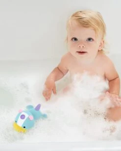 SkipHop Zoo Light Up Bath Toy - Unicorn -Productos Para Bebes Tienda 235361 2 scaled 1