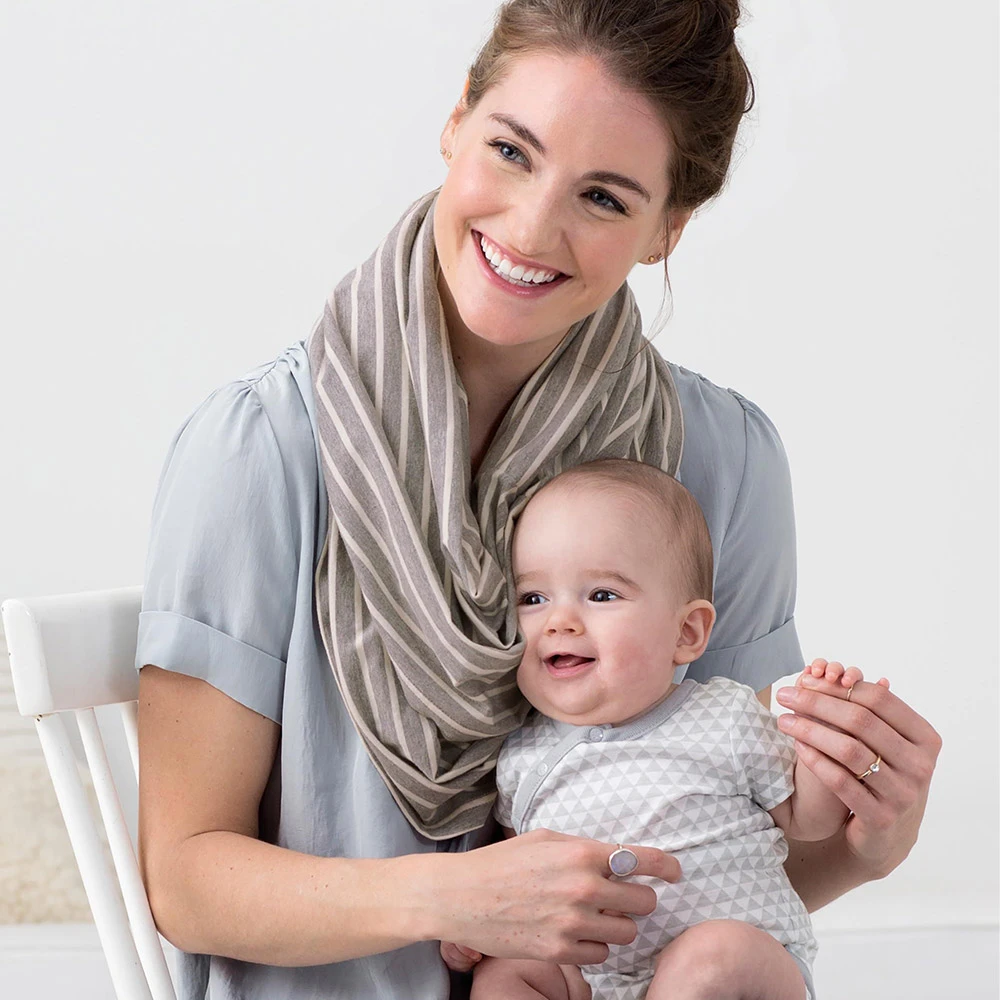 SkipHop Grab & Go Nursing Scarf | Grey Stripe 4 SkipHop Grab & Go Nursing Scarf | Grey Stripe - Imagen 4