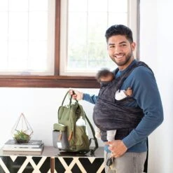 Boppy ComfyFit Carrier - Black Camo -Productos Para Bebes Tienda 81nB2ZMFZL. SL1500