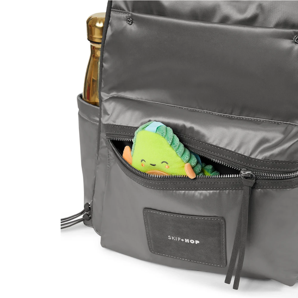 SkipHop Skyler Backpack | Shiny Grey 4 SkipHop Skyler Backpack | Shiny Grey - Imagen 4