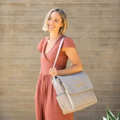 Petunia Boxy Backpack | Grey Matte Leatherette -Productos Para Bebes Tienda Boxy Greyleatherette 5670 web 1024x1024 1