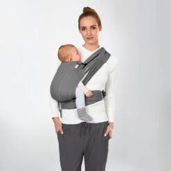 Cybex Maira Tie | Lavastone Black -Productos Para Bebes Tienda CYBEX Maira Tie Hip Carry Position