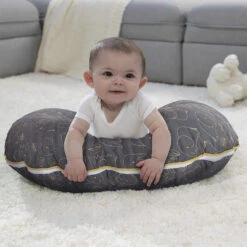 Boppy® Luxe Nursing Pillow | Quilted Elephant -Productos Para Bebes Tienda CharcoalGoldQuiltedElephantPillowTummyTimeKATE0010AW c2020 PSfrom2019
