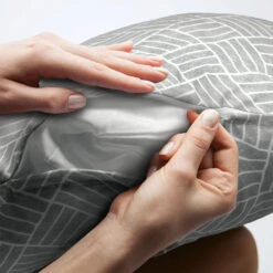 Boppy® Cuddle Pillow | Grey Basket Weave -Productos Para Bebes Tienda GrayBasketWeaveCuddlePillowslipcoverremoveAARBR0245 c2020 PSfrom2016