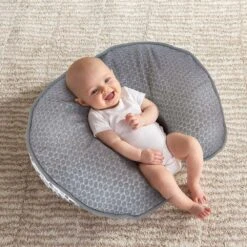 Boppy® Luxe Nursing Pillow | Gray Brushstrokes Pennydot -Productos Para Bebes Tienda GrayBrushstrokesPennydotProppingJOE0324 c2020 PSfrom2018