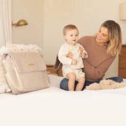 Petunia Boxy Backpack | Grey Matte Leatherette -Productos Para Bebes Tienda Grey Letherette 2022 1024x1024 1