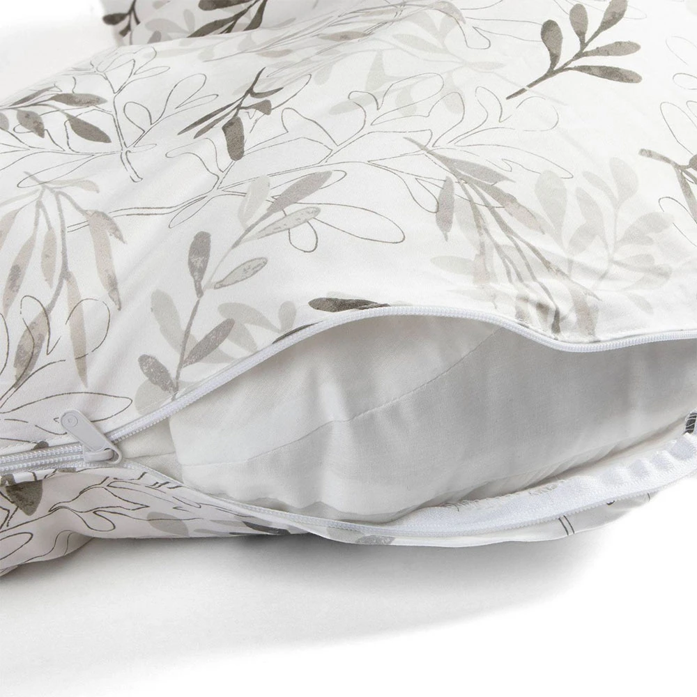 Boppy® Total Body Pillow | Grey Scattered Leaves 5 Boppy® Total Body Pillow | Grey Scattered Leaves - Imagen 5