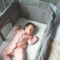 Joie Kubbie | Satellite 15 Joie Kubbie | Satellite -Productos Para Bebes Tienda am1 kubbiesleep foggygray hope august2018 3850 cc hr 1