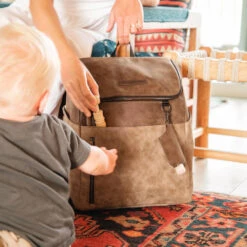 Petunia Tempo Backpack | Brioche 13 Petunia Tempo Backpack | Brioche -Productos Para Bebes Tienda tempo backpack diaper bag in brioche diaper bags petunia pickle bottom 7 1800x1800.jpg